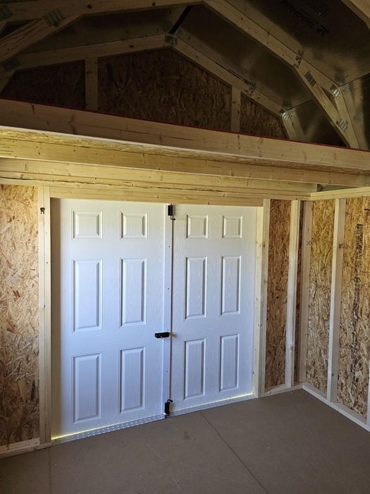10x16 lofted barn inside