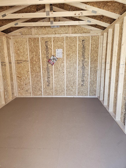 10x12 utility look inside