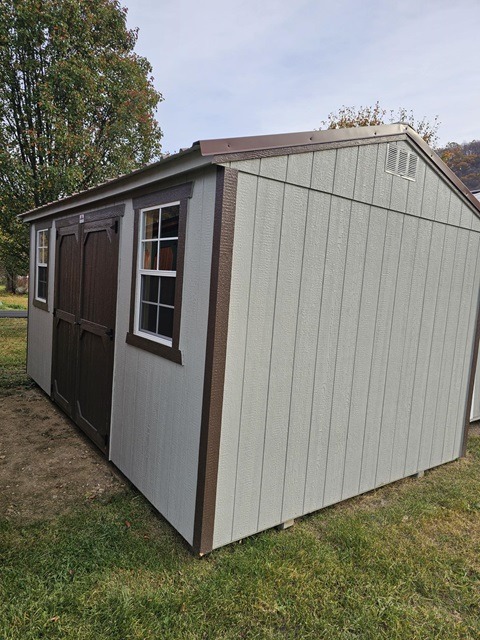 10x16 utility with shelves