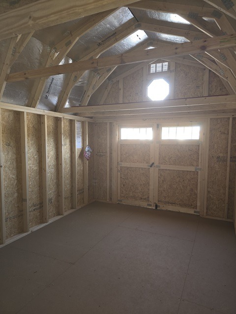 10x16 lofted barn with octagonal window