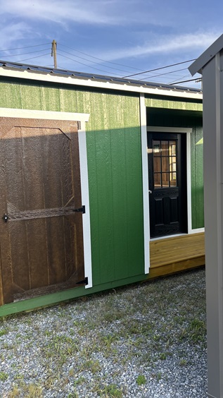 12x20 utility with side porch with black door